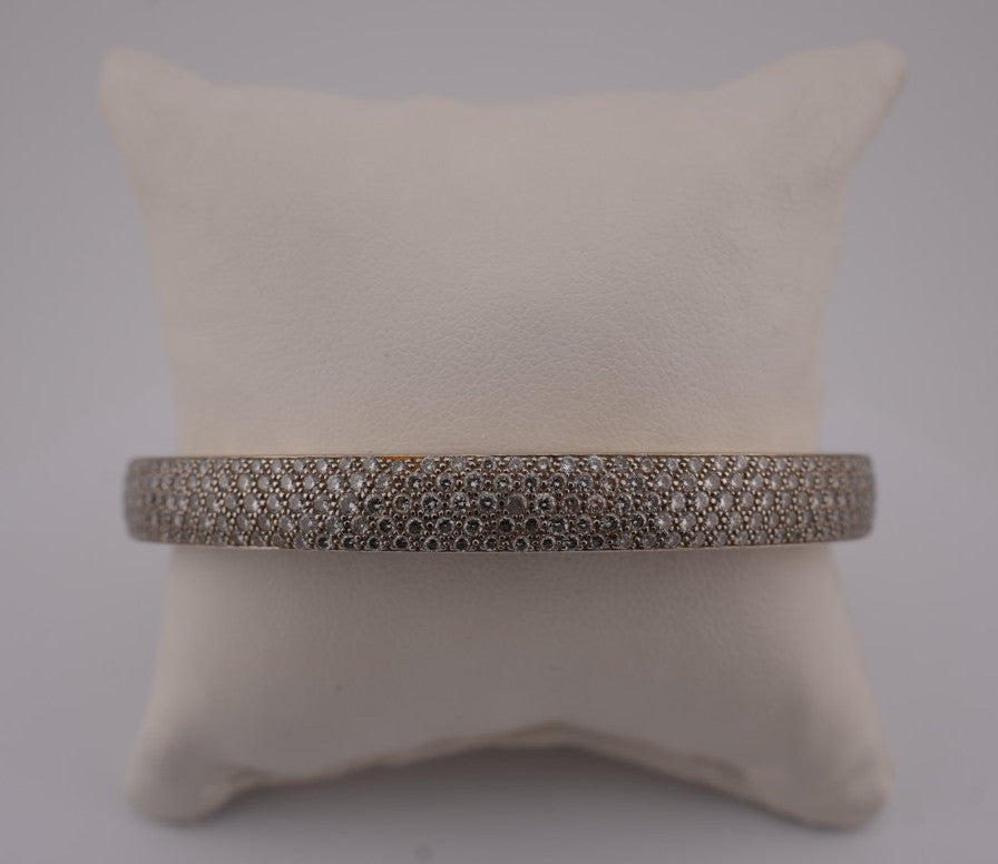 LADIES 14K WG DIAMOND BANGLE 3.01CTW
255 PAVE ROUNDS =3.01CTW
30.60
