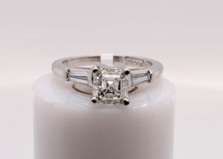 LADIES PLAT ENG RING SQUARE EMERALD GIA 5151752350 I/VVS2 1.03CTW + A