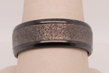 8MM BLK DROP BEV EDGE METEORITE CTR TANTALUM SZ 10