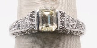 LADIES PLAT ENG RING EMERALD 1.01CTW CENTER DIA- 0.70CTW