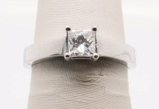 14KW 0.44CTW PRINCESS CUT SOLITAIRE ENG RING I1/G