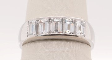 LADIES PLAT 5 STONE EMERALD BAND VVS1/FG  1.21CTW