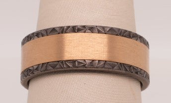 8MM KALEIDISCOPE EDGE SATIN CTR 14K YELLOW GOLD AND TANTALUM SZ 10