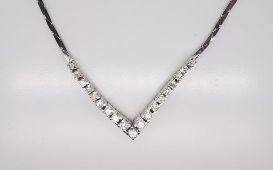 LADIES 18K V SHAPE DIAMOND NECKLACE