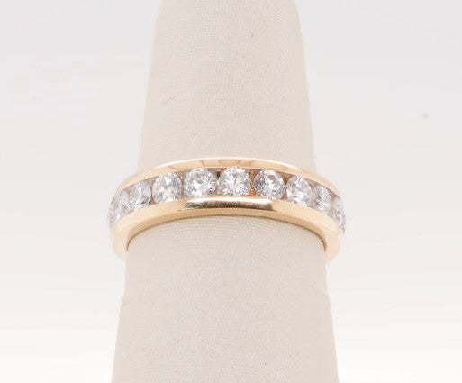 18K YG 11 STONE DIAMOND CHANNEL BAND 1CTW