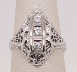 ESTATE 14K WG DIAMOND ANTIQUE RING
