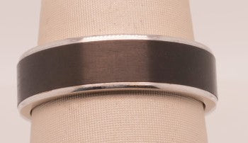 AMMARA STONE 6.5MM 14KW BLK SATIN CENTER