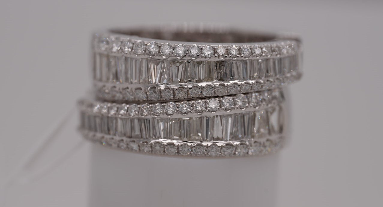 LADIES 14K WG BGT 1.91CTW ROUND 0.955CTW HOOPS