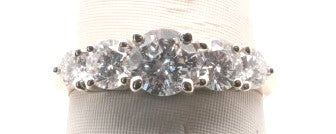 5 STONE DIAMOND RING 14KY 0.64CT CENTER SI2/H TOTAL WEIGHT 1.50CTW