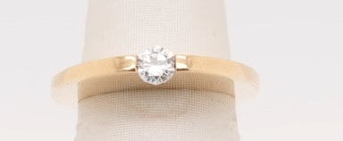 ND 18KYG THREE DIAMOND STACK CONTEMPORARY RING