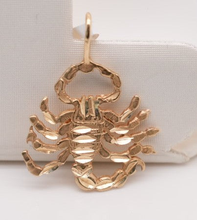 14KYG SCORPION CHARM