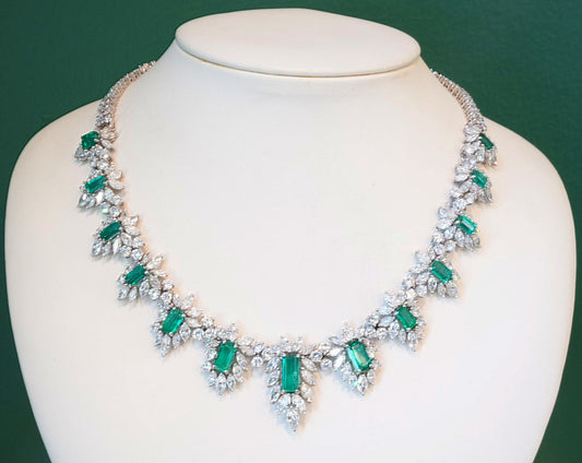 LADIES 18K DIAMOND AND EMERALD NECKLACE