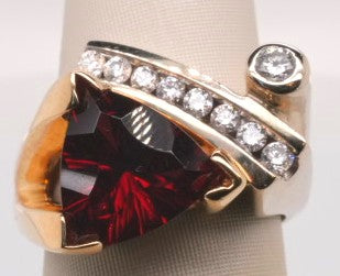 LADIES 14K YG GARNET & DIAMOND RING