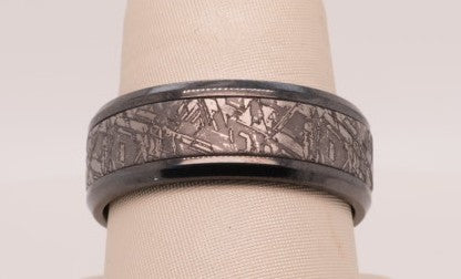 8MM DROP BVLD EDGE METEORITE CTR TANTALUM  SZ 10