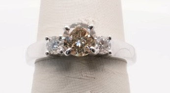LADIES 14KWG 3 STONE ROUND DIAMOND RING CENTER 0.75CTW