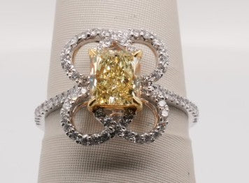 LA REINA 18K TT 1.20 CTR FY 1.62 CTW DIAMOND RING