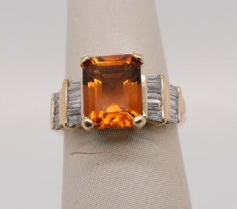 LADIES 14K YG EMERALD SHAPE CITRINE CTR BGT SIDES