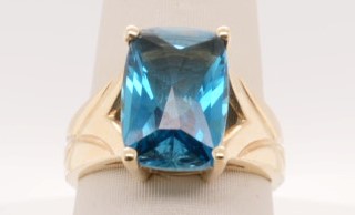 14K YG BLUE TOPAZ RING
