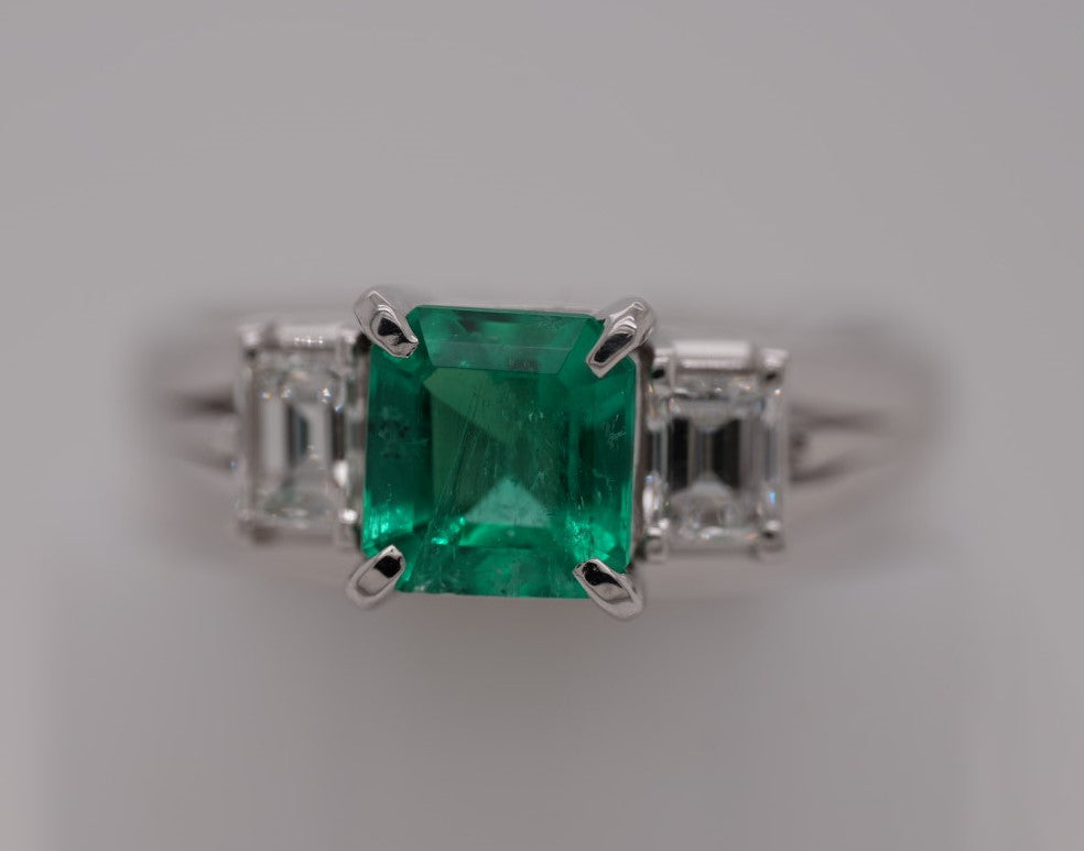 LADIES PLAT RING EMERALD 0.94CTW DIAM 0.47CTW