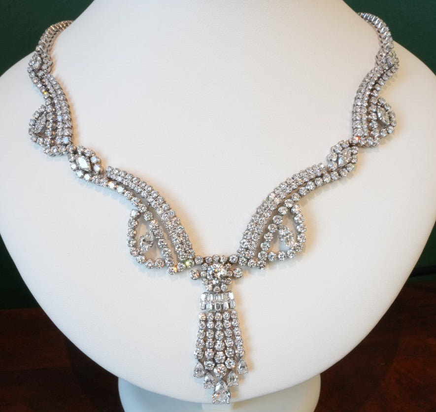 LADIES 18K DIAMOND NECKLACE
