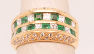 LADIES 18KYG BAND EMER 1.05CT DIA 1.26CTW