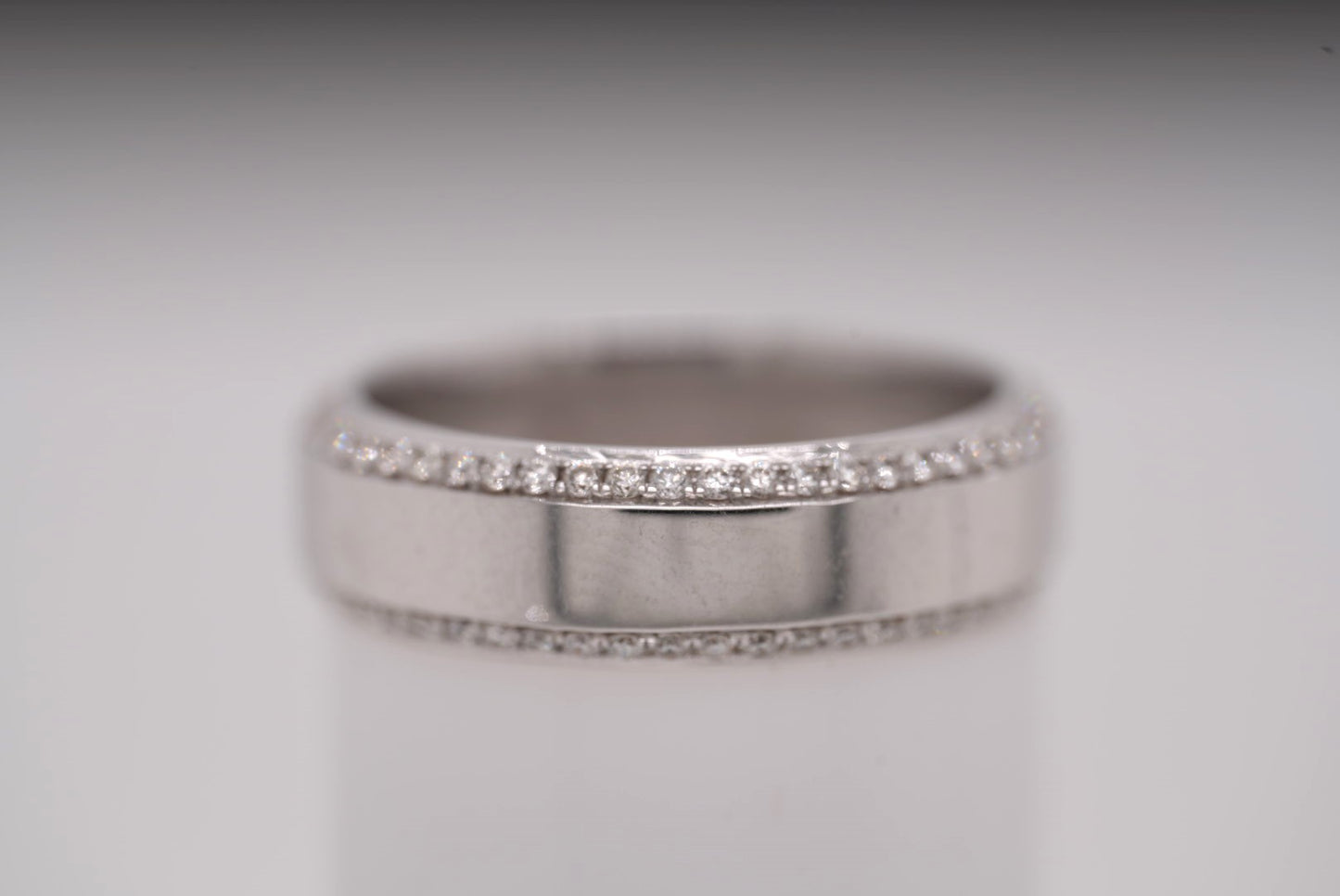 GTS 18K WG DIAMOND BAND VS1-VS2 G/H 0.80CTW