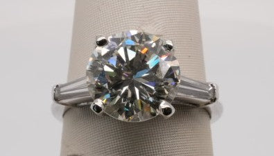 LADIES PLAT ENG RING ROUND CENTER J/VS1 3.51CTW + 0.35CTW= 3.86CTW