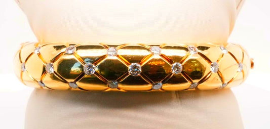 LADIES 18KYG DIAMOND BANGLE 60DWT