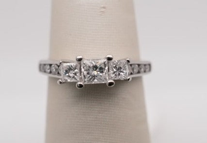 14K WG 3-STONE PRINCESS DIAMOND RING 1.0CTW I1/H