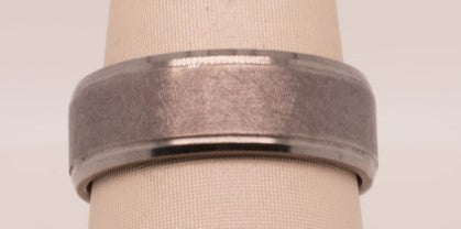 TANT-GREY 8MM SLIGHT BEV  SWIRL CENTER SZ 10