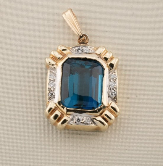 ESTATE 14K YG LONDON BLUE TOPAZ EMERALD PENDANT