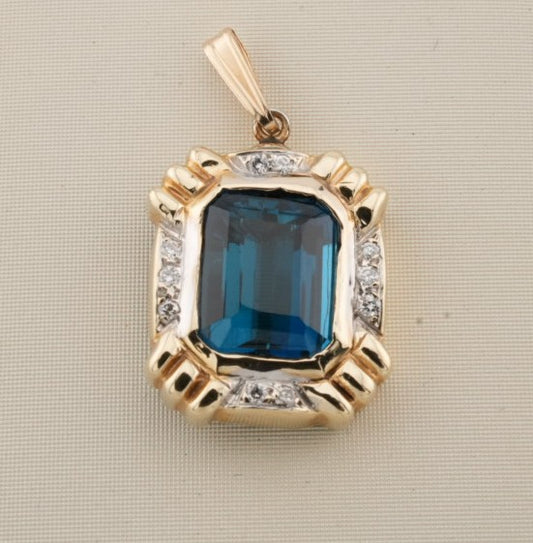 ESTATE 14K YG LONDON BLUE TOPAZ EMERALD PENDANT