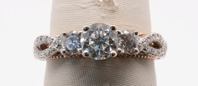 LADIES 18K TT 0.56 RB CENTER VS1/H TWIST BAND 0.66CTW ON SETTING