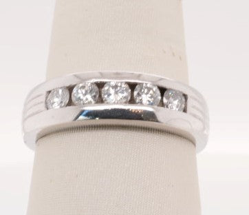 PLATINUM BAND APX 0.50CTW