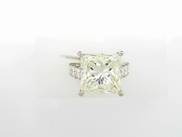 LADIES PLATINUM & DIAMOND ENG RING WITH 10.33CT CENTER 1.40CT ON SIDES