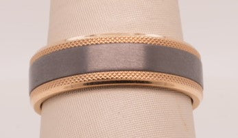 7MM KNURLED EDGE SATIN CTR 14K YG & TANTALUM  SZ 10