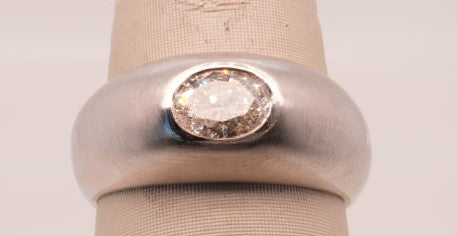 14K WG MENS BAND OVAL BEZEL SET APX 1.00CTW I2/G