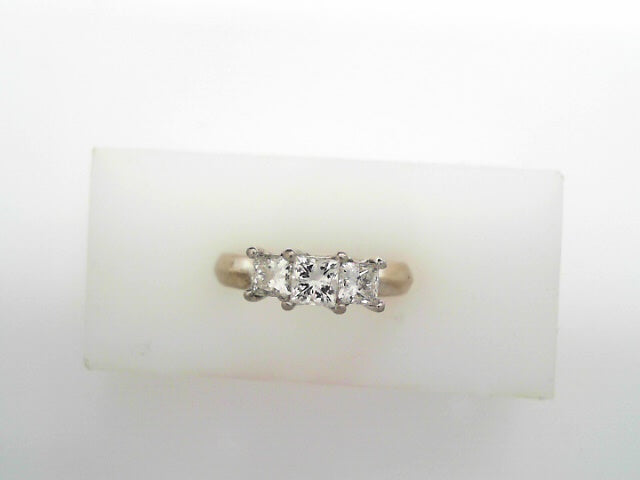 18K & PLAT 3-STONE PRI RING APX CENTER 0.40CTW- 1.10CTW SI1/G