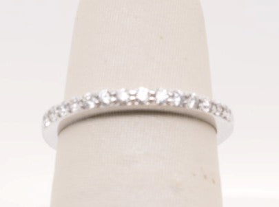 LADIES 14K DIAMOND BAND APX 0.30CTW