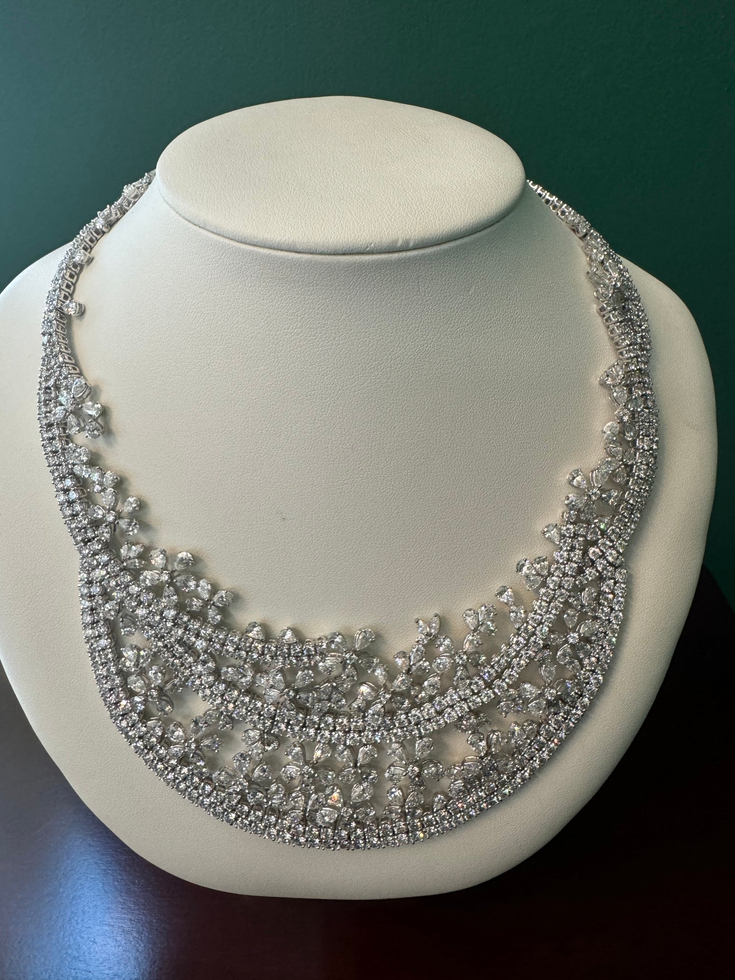 LADIES 18K DIAMOND NECKLACE PEAR AND RB 42.8CTW