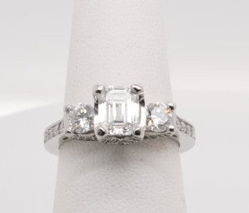 PLATINUM ER EMERALD CENTER 0.96CTW SI1/H SIDES 0.42CTW