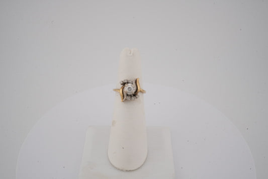 14K YG ESTATE RING WITH 7 ROUNDDIAMONDS APX 0.30CTW