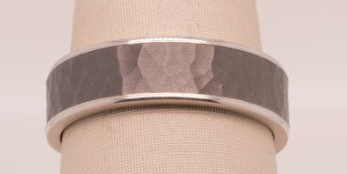 AMMARA STONE 6.5MM 14KW SATIN HAMMERED CENTER