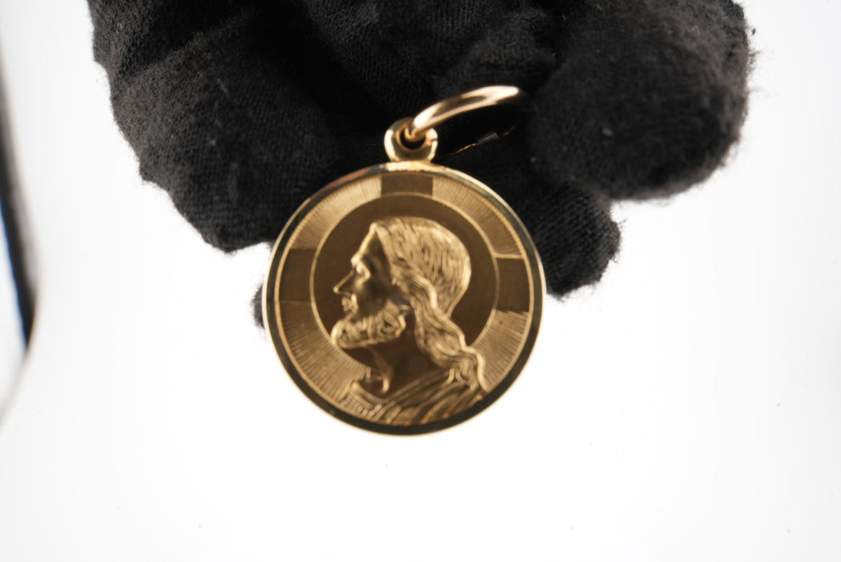 14K YG JESUS ROUND CHARM 3.8 DWT
