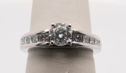 PLATINUM ROUND DIAMOND CENTER APX 0.60CTW I1/H SETTING APX 0.50CTW