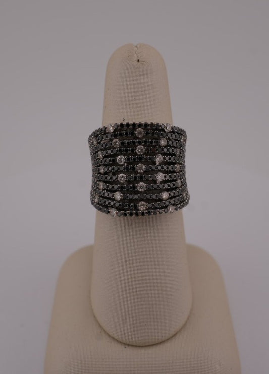 LADIES 14K WG DIAMOND RING 2.34CTW
24 ROUNDS =0.63CTW
242 BLACK ROUN