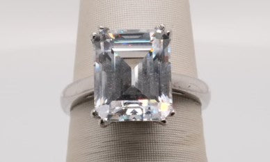 LADIES PLATINUM SEMI-MOUNT 11X9MM  EMERALD CENTER