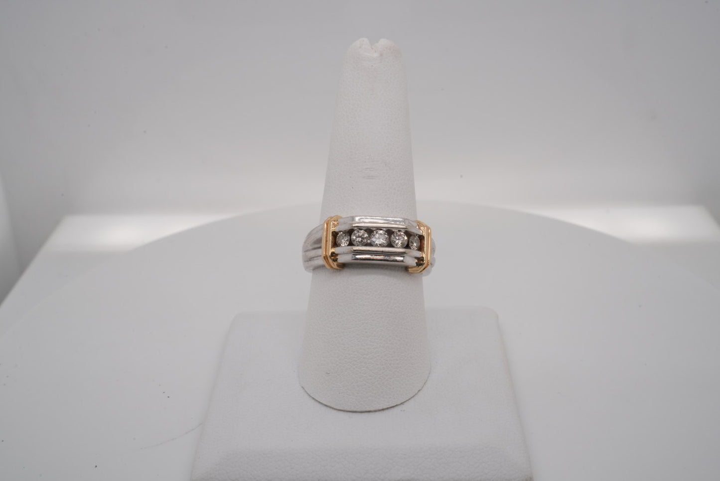 MENS 10K TT AND DIAMOND BAND 5 STONES 0.35CTW