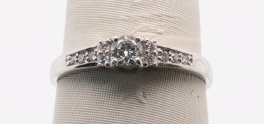 LDS PLT DIAMOND RING 0.26CTW