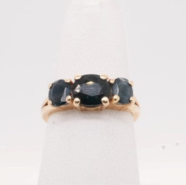 ESTATE LADIES 14K YG 3 STONE BLUE SAPPHIRE RING